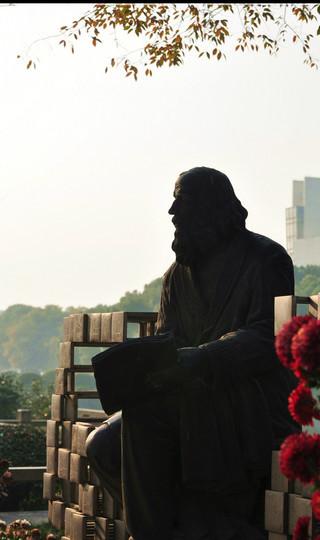 上海大学的人文景观——历代名人群塑5